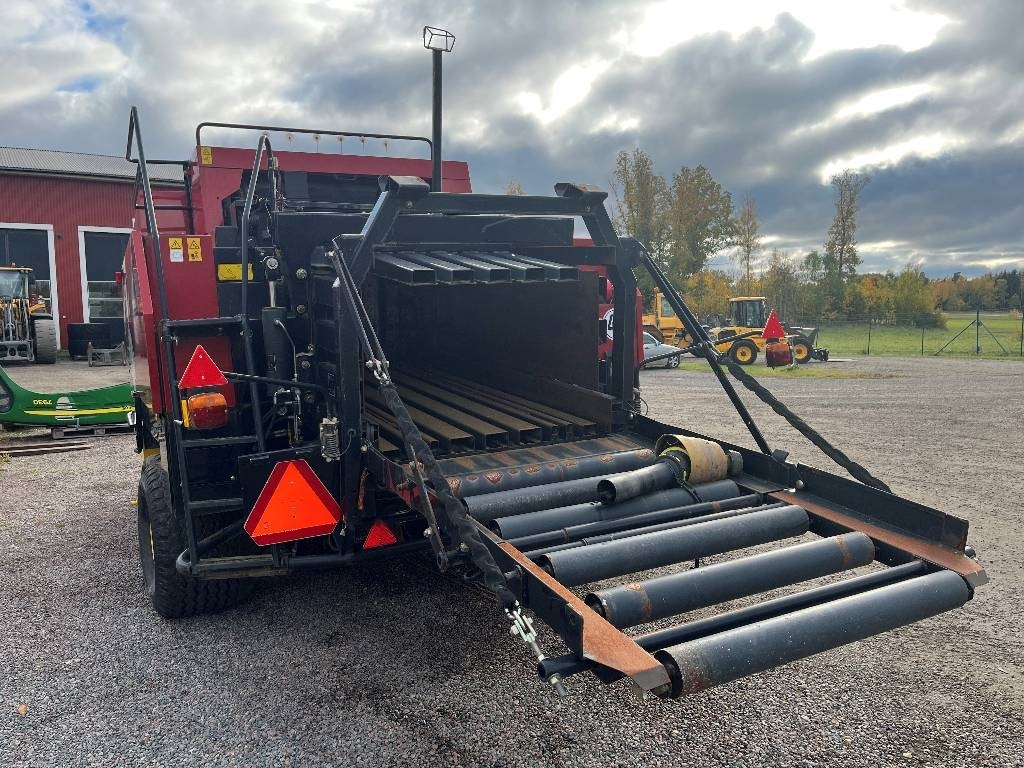 New Holland BB 960 A Dismantled: only spare parts - Fyrkantspress: bild 4 New Holland BB 960 A Dismantled: only spare parts - Fyrkantspress: bild 4