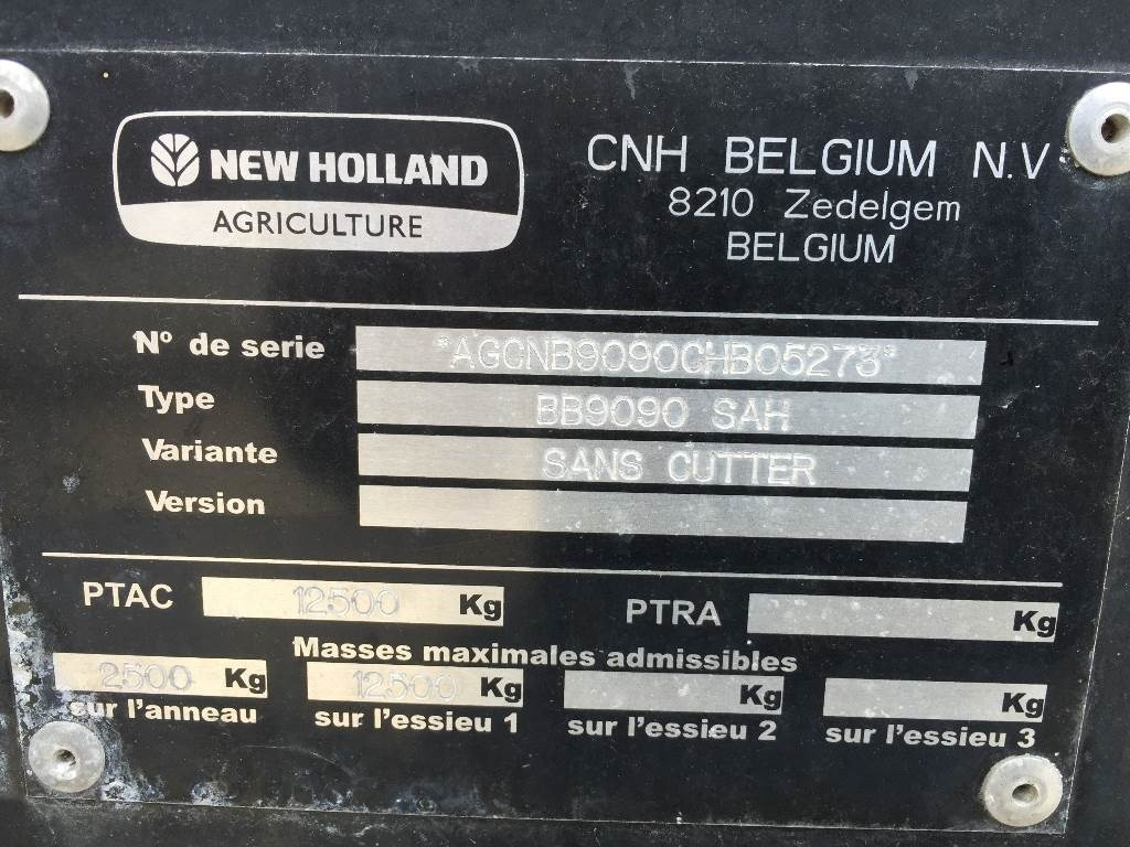 New Holland BB9090 Damaged / Skadad - Fyrkantspress: bild 3 New Holland BB9090 Damaged / Skadad - Fyrkantspress: bild 3