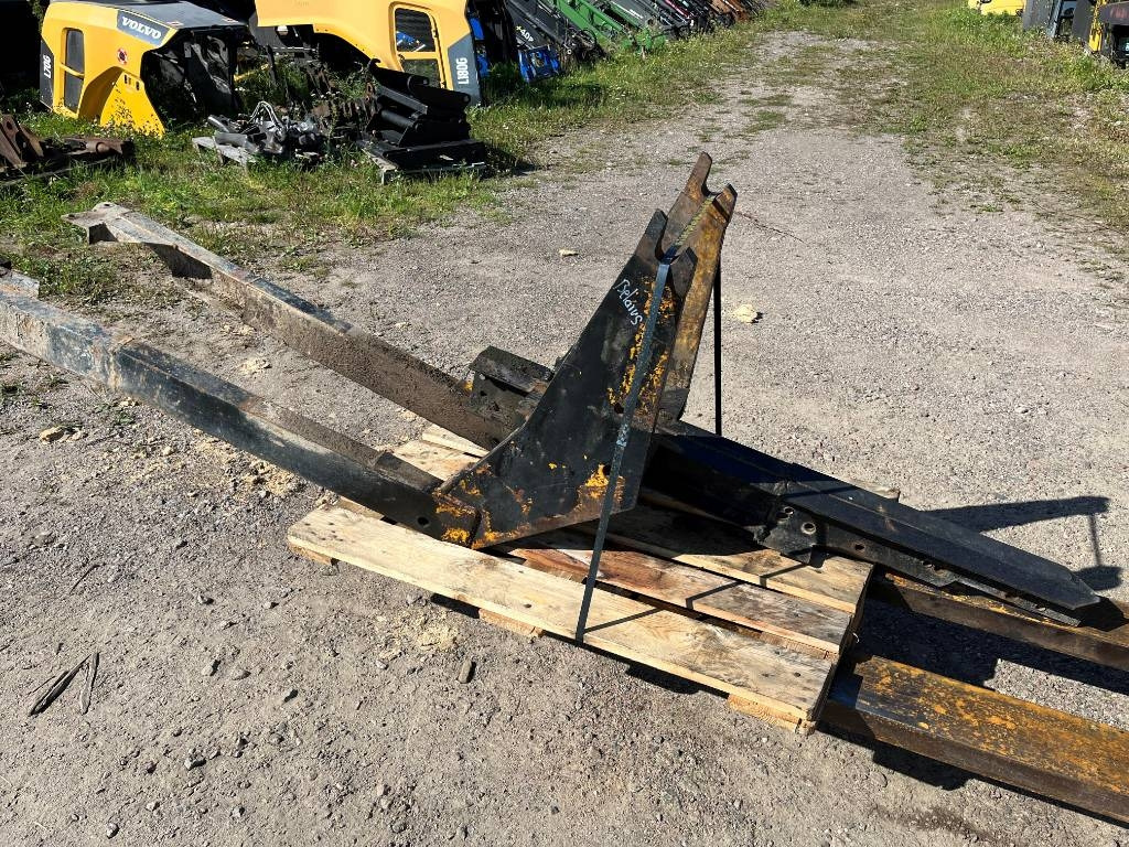 Lastarfäste Trima till Belarus 820 - Tillbehör för Lastare: bild 1 Lastarfäste Trima till Belarus 820 - Tillbehör för Lastare: bild 1