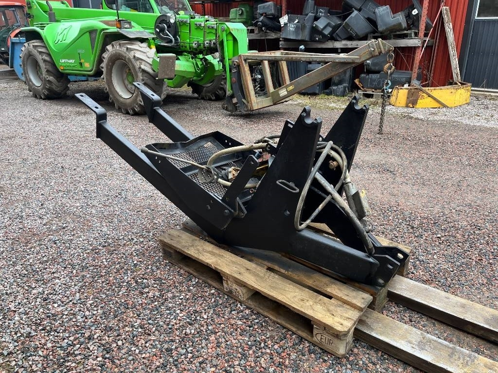 Lastarfäste Trima till Ford 5600 6600 7600 5610 66 - Tillbehör för Lantbruksmaskiner: bild 1 Lastarfäste Trima till Ford 5600 6600 7600 5610 66 - Tillbehör för Lantbruksmaskiner: bild 1