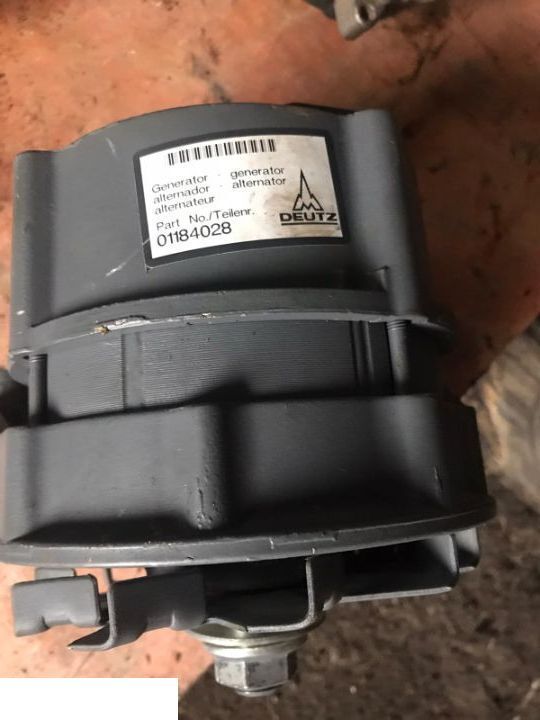 ALTERNATOR / GENERATOR DEUTZ 01184028 - Generator för Lantbruksmaskiner: bild 1 ALTERNATOR / GENERATOR DEUTZ 01184028 - Generator för Lantbruksmaskiner: bild 1