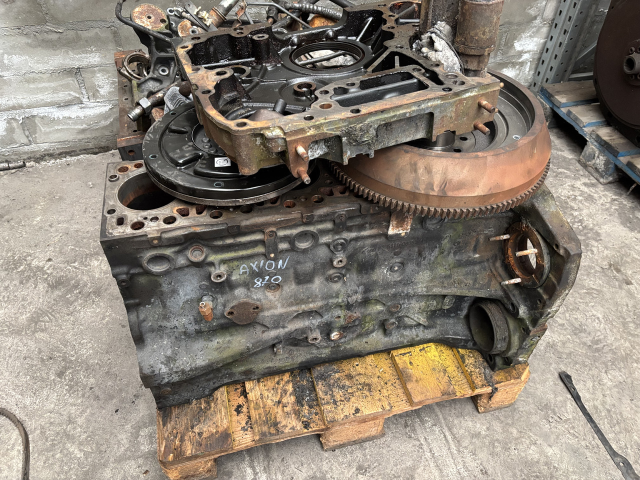 Axion 870 New Holland T7.270 T7 270 Silnik FPT 6.7 L Tłumik Drgań Koło Zamachowe Blok Pokrywa CZĘŚCI - Svänghjul för Lantbruksmaskiner: bild 1 Axion 870 New Holland T7.270 T7 270 Silnik FPT 6.7 L Tłumik Drgań Koło Zamachowe Blok Pokrywa CZĘŚCI - Svänghjul för Lantbruksmaskiner: bild 1