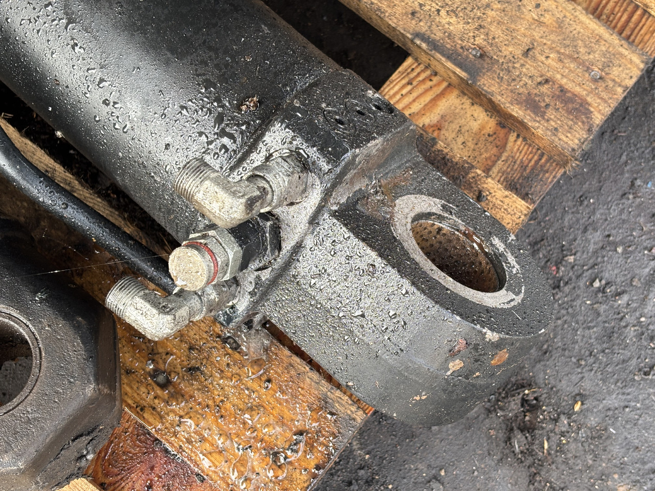 CAT Caterpillar TH336 TH 336 Siłownik Wychyłu Łyżki - Hydraulcylinder för Teleskoplastar: bild 2 CAT Caterpillar TH336 TH 336 Siłownik Wychyłu Łyżki - Hydraulcylinder för Teleskoplastar: bild 2