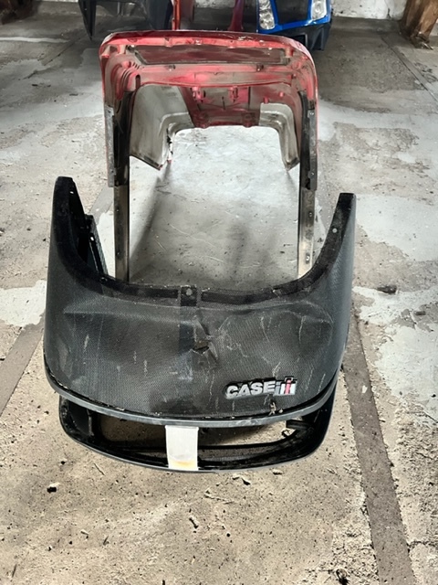 Case Farmall Grill Kratka chłodnicy 84350111 - Galler för Traktor: bild 1 Case Farmall Grill Kratka chłodnicy 84350111 - Galler för Traktor: bild 1