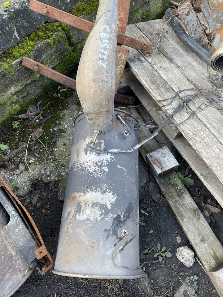 Case IH 737- wydech tłumik - Ljuddämpare för Lantbruksmaskiner: bild 1 Case IH 737- wydech tłumik - Ljuddämpare för Lantbruksmaskiner: bild 1