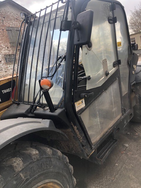 Cat TH Kabina - Hytt för Lantbruksmaskiner: bild 1 Cat TH Kabina - Hytt för Lantbruksmaskiner: bild 1