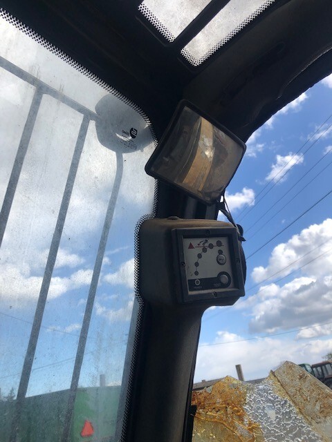 Cat TH Kabina - Hytt för Lantbruksmaskiner: bild 4 Cat TH Kabina - Hytt för Lantbruksmaskiner: bild 4