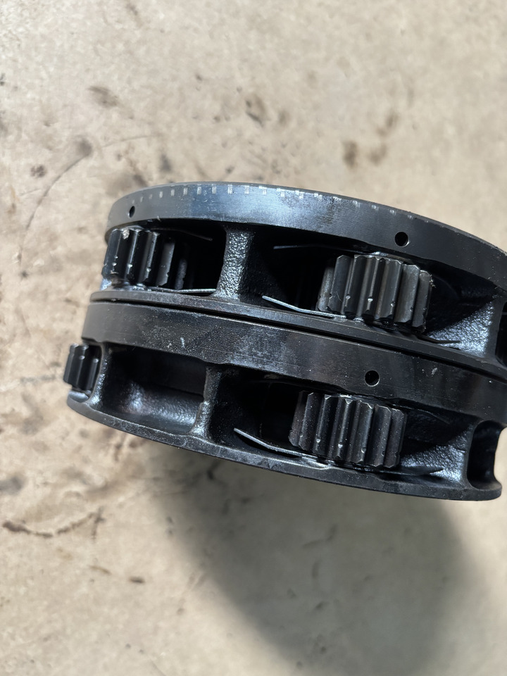 Claas AXION 830 Jarzmo Satelitów Dźwigar 0011571612 0011584502 - Differential för Traktor: bild 5 Claas AXION 830 Jarzmo Satelitów Dźwigar 0011571612 0011584502 - Differential för Traktor: bild 5