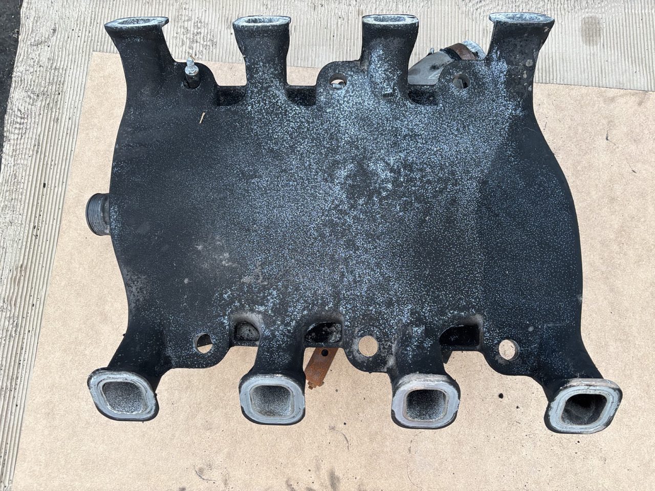 Claas Lexion 780 Kolektor Ssący OM502LA 5420982317 5420980617 - Insugsgrenrör för Skördetröska: bild 4 Claas Lexion 780 Kolektor Ssący OM502LA 5420982317 5420980617 - Insugsgrenrör för Skördetröska: bild 4