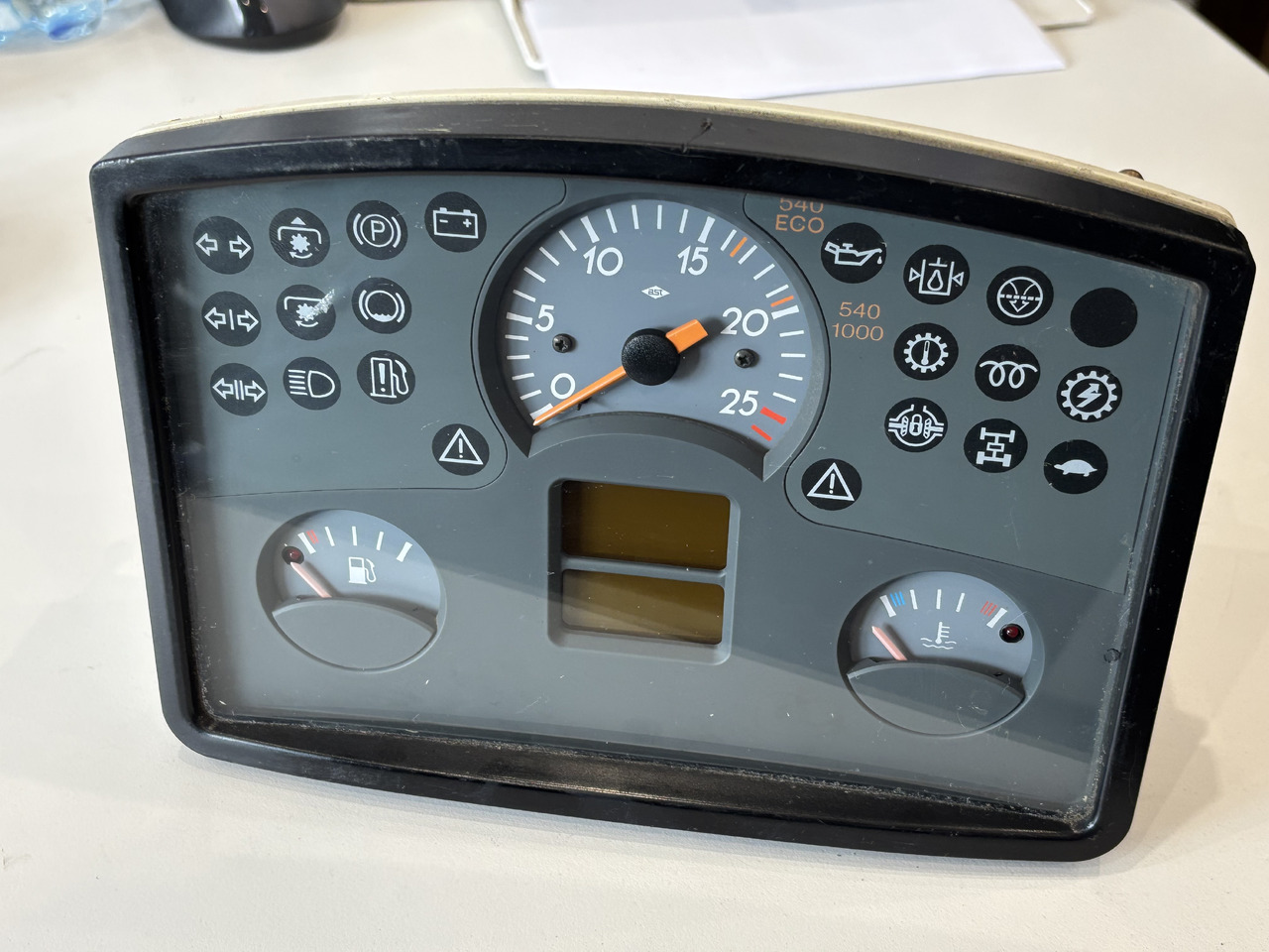 Claas Nectis 204439 00 1143 077 0 0011430770, BIMA7501369 - Instrumentbräda för Traktor: bild 1 Claas Nectis 204439 00 1143 077 0 0011430770, BIMA7501369 - Instrumentbräda för Traktor: bild 1