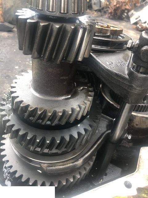 Claas Ranger - Skrzynia International Ratio 1:1 - Växellåda för Teleskoplastar: bild 3 Claas Ranger - Skrzynia International Ratio 1:1 - Växellåda för Teleskoplastar: bild 3