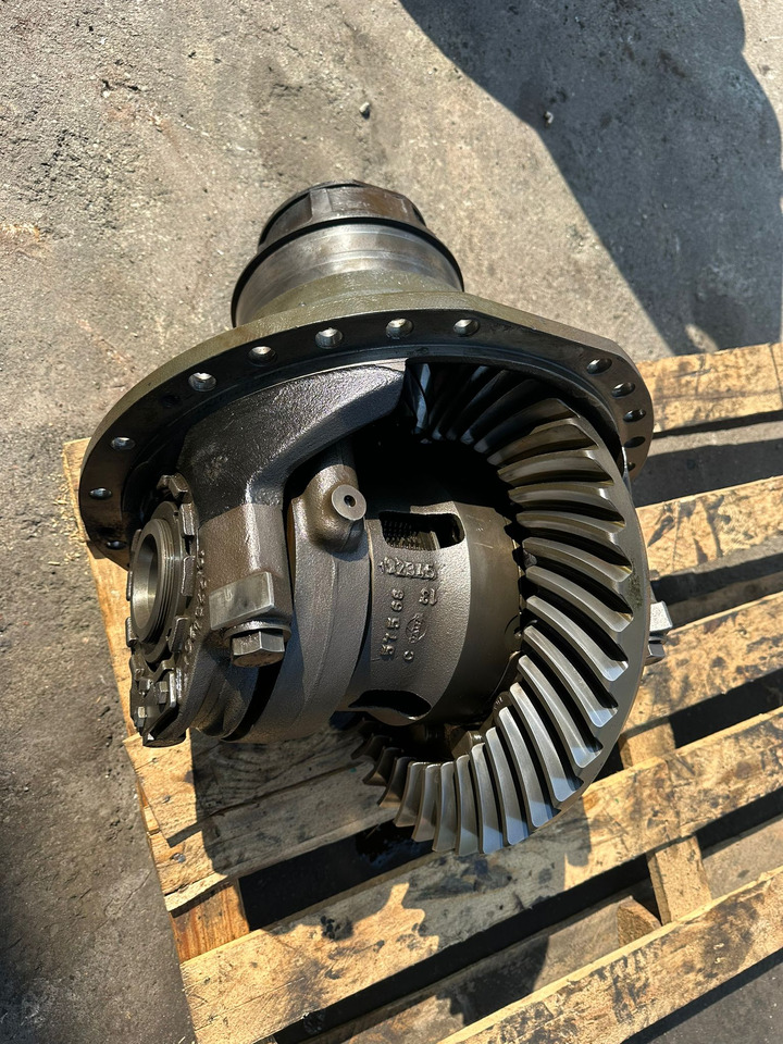 Claas Xerion 3800 - Dyferencjał | Wkład Mostu | Środek Mostu - Differential för Lantbruksmaskiner: bild 1 Claas Xerion 3800 - Dyferencjał | Wkład Mostu | Środek Mostu - Differential för Lantbruksmaskiner: bild 1