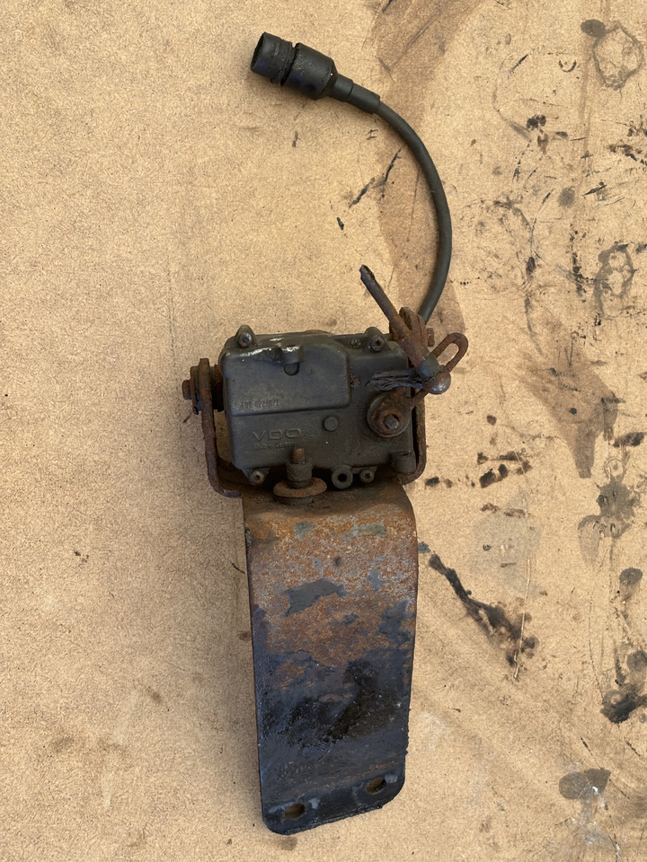 Cummins 8.3 6CT 6CTA 6CTAA Elektroniczny pedał gazu VDO 408.422/6/1 - Pedal: bild 2 Cummins 8.3 6CT 6CTA 6CTAA Elektroniczny pedał gazu VDO 408.422/6/1 - Pedal: bild 2