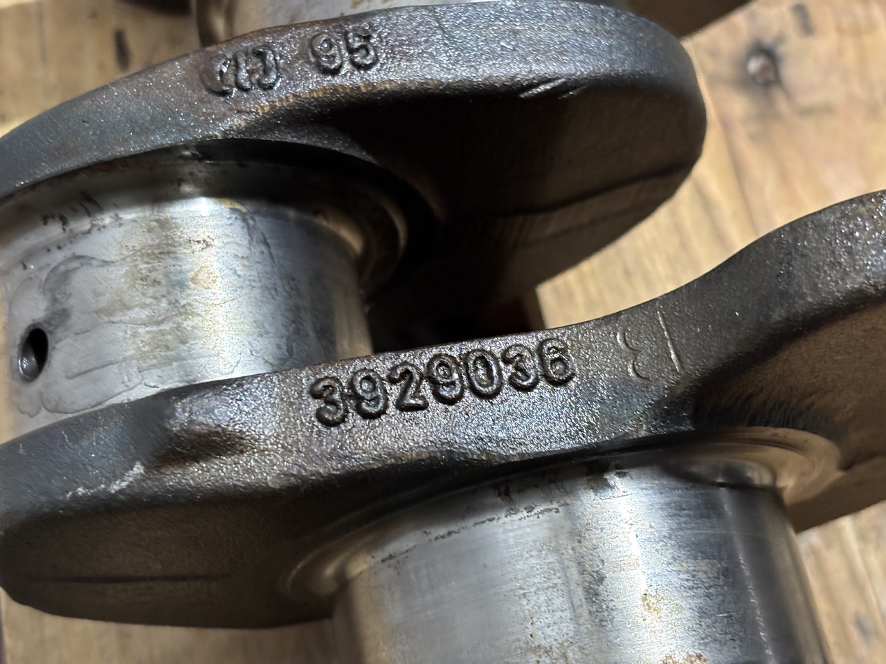 DAF Case IVECO Komatsu Cummins 4BT 3929036 Wał Korbowy - Vevaxel för Lantbruksmaskiner: bild 4 DAF Case IVECO Komatsu Cummins 4BT 3929036 Wał Korbowy - Vevaxel för Lantbruksmaskiner: bild 4