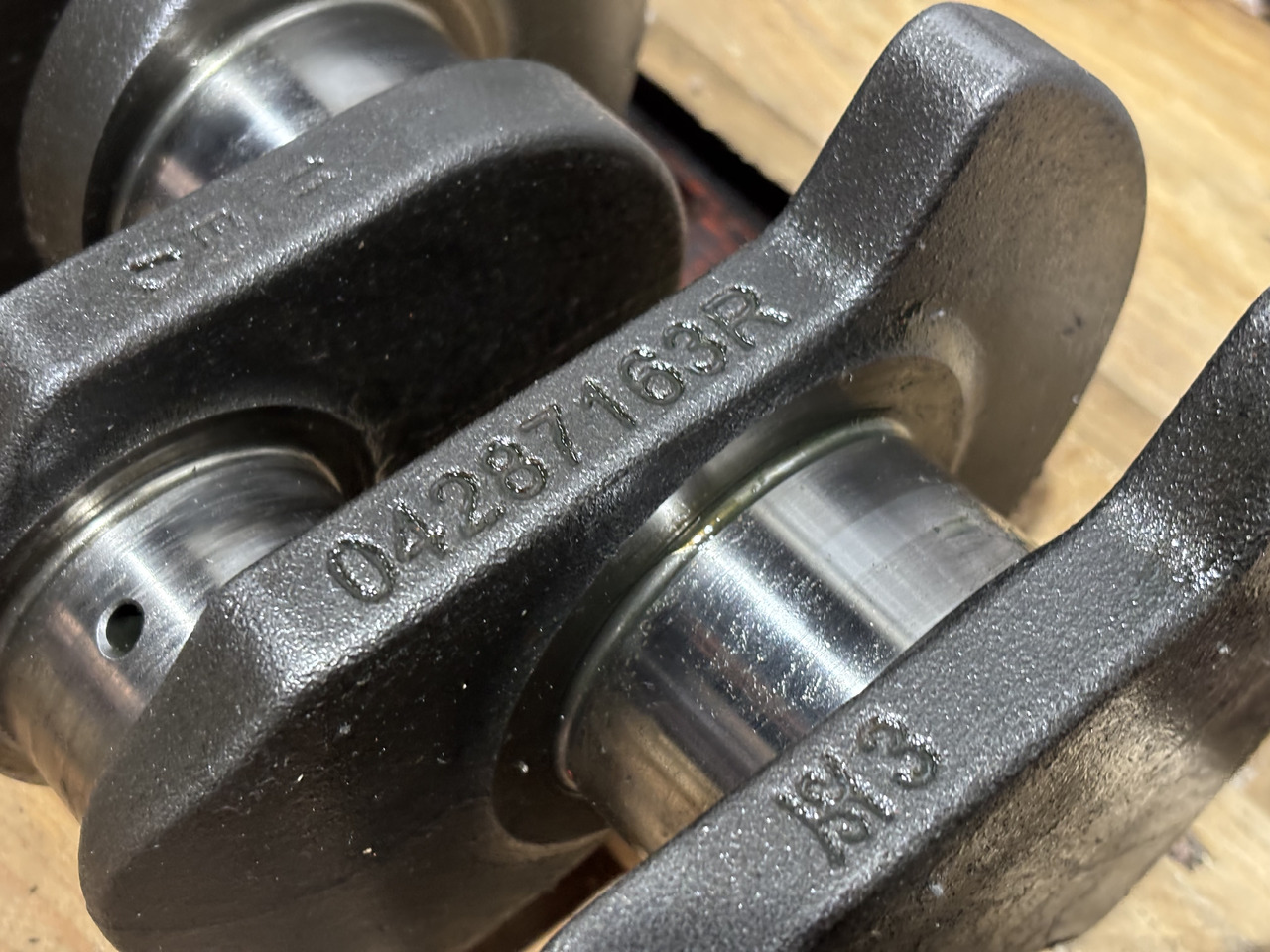 Deutz 04287163R TD 2011 L04 TD2011L04 Wał Korbowy - Vevaxel för Lantbruksmaskiner: bild 1 Deutz 04287163R TD 2011 L04 TD2011L04 Wał Korbowy - Vevaxel för Lantbruksmaskiner: bild 1