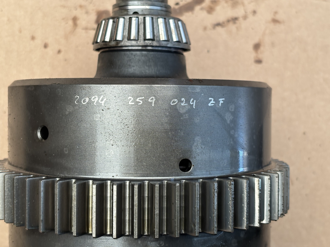 Deutz Fahr Agrotron 230 260 Skrzynia Biegów Kosz Obudowa Wał Tryb Zębatka Trzpień CZĘŚCI - Växellåda för Lantbruksmaskiner: bild 3 Deutz Fahr Agrotron 230 260 Skrzynia Biegów Kosz Obudowa Wał Tryb Zębatka Trzpień CZĘŚCI - Växellåda för Lantbruksmaskiner: bild 3