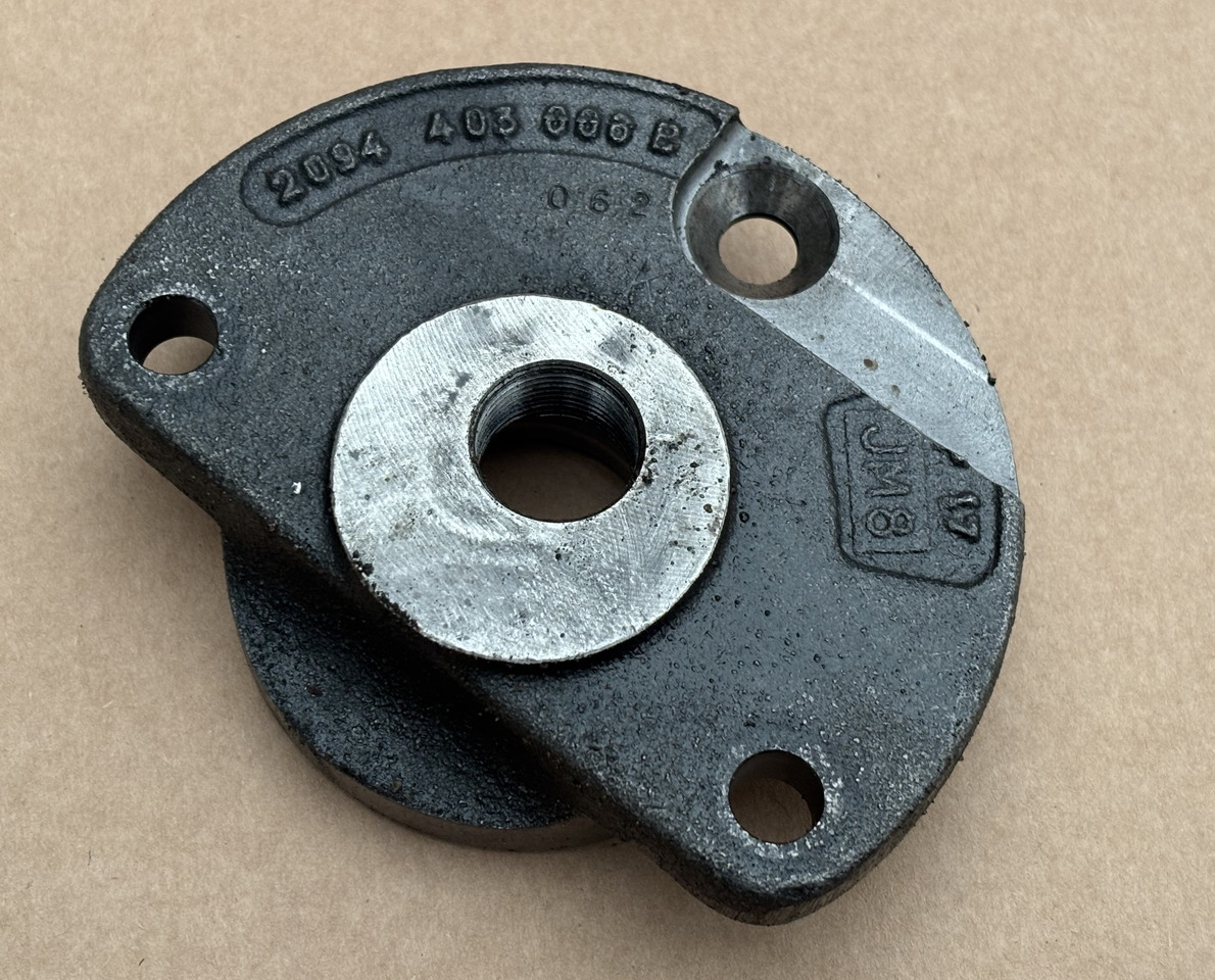 Deutz Fahr Agrotron 230 260 Skrzynia Osłona Wałka Pośredniego Obudowa CZĘŚCI - Växellåda och reservdelar för Lantbruksmaskiner: bild 1 Deutz Fahr Agrotron 230 260 Skrzynia Osłona Wałka Pośredniego Obudowa CZĘŚCI - Växellåda och reservdelar för Lantbruksmaskiner: bild 1