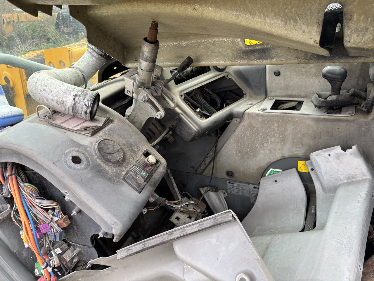 Dieci 185 - Ładowarka Teleskopowa - Kokpit Elementy Wnętrza Plastikowe Przyciski Wiązka - Hytt och interiör för Teleskoplastar: bild 2 Dieci 185 - Ładowarka Teleskopowa - Kokpit Elementy Wnętrza Plastikowe Przyciski Wiązka - Hytt och interiör för Teleskoplastar: bild 2