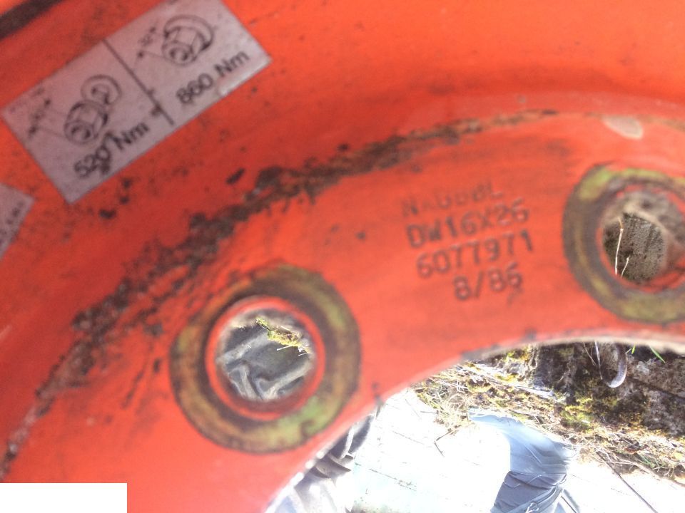 FELGA DW 16x26 , OPONA firestone 23.1 - 26 , Claas Dominator - Komplett hjul för Lantbruksmaskiner: bild 4 FELGA DW 16x26 , OPONA firestone 23.1 - 26 , Claas Dominator - Komplett hjul för Lantbruksmaskiner: bild 4