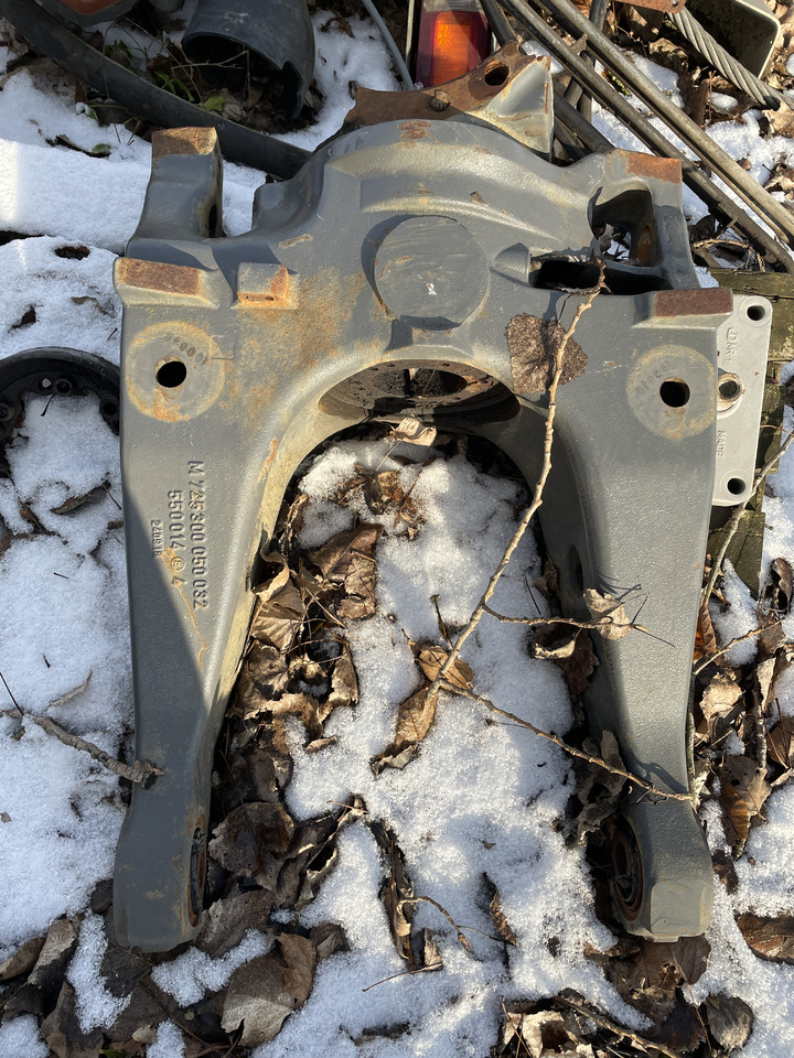 Fendt 724 - wspornik przedniego mostu rama M725300050032 - Framaxel för Lantbruksmaskiner: bild 1 Fendt 724 - wspornik przedniego mostu rama M725300050032 - Framaxel för Lantbruksmaskiner: bild 1