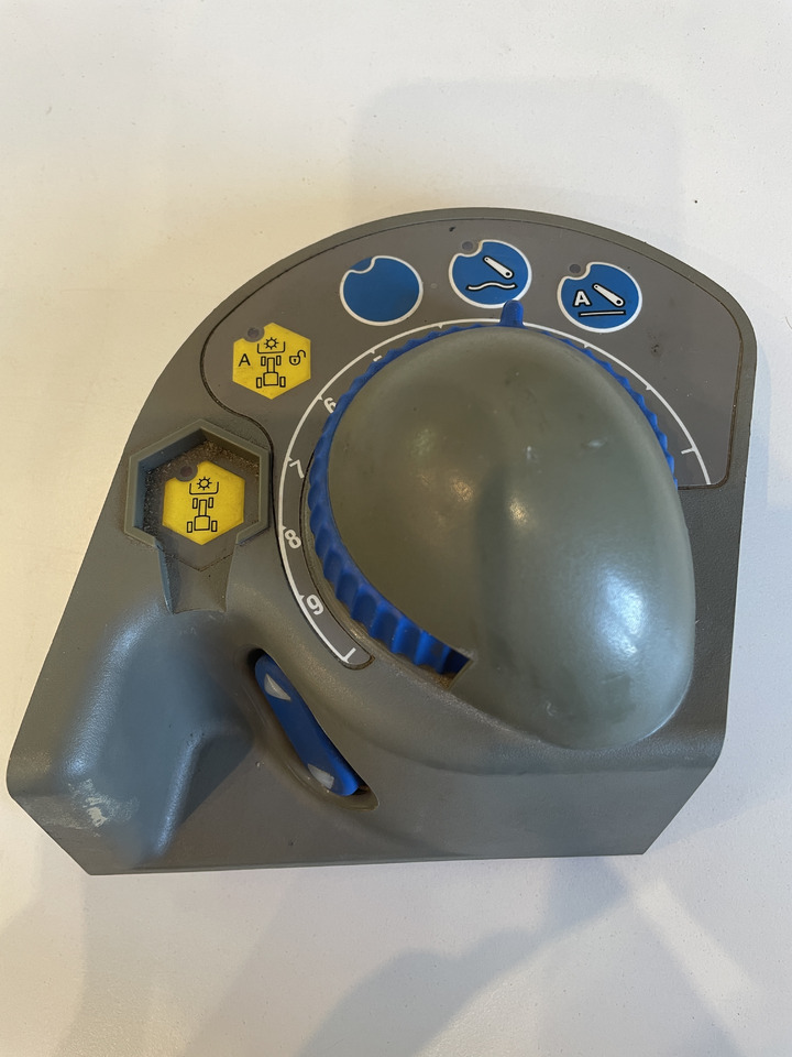 Fendt 920 - pulpit panel sterujący moduł EHR przód - Instrumentbräda för Lantbruksmaskiner: bild 1 Fendt 920 - pulpit panel sterujący moduł EHR przód - Instrumentbräda för Lantbruksmaskiner: bild 1