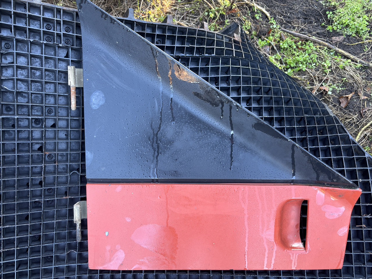 Fiat Agri New Holland G210 G230 G240 - boczek maski - Huv för Lantbruksmaskiner: bild 1 Fiat Agri New Holland G210 G230 G240 - boczek maski - Huv för Lantbruksmaskiner: bild 1