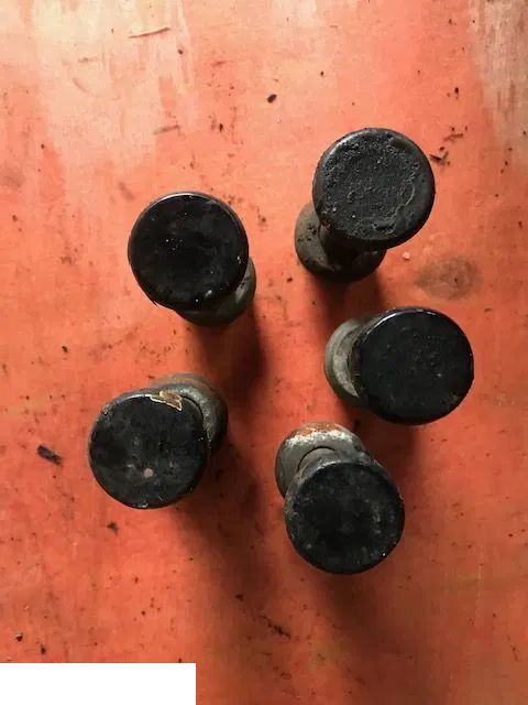 JCB 3cx - Szpilki Koła - Hjulbult för Lantbruksmaskiner: bild 1 JCB 3cx - Szpilki Koła - Hjulbult för Lantbruksmaskiner: bild 1