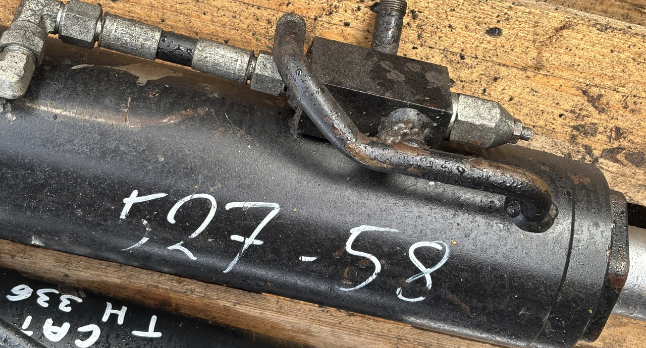 JCB 527-58 52758 527 58 Siłownik Wychyłu Łyżki - Hydraulcylinder för Teleskoplastar: bild 3 JCB 527-58 52758 527 58 Siłownik Wychyłu Łyżki - Hydraulcylinder för Teleskoplastar: bild 3