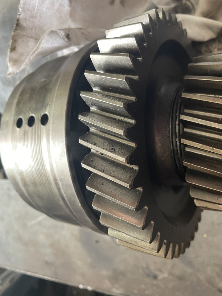 JCB 535 527 - wałek skrzyni biegów 459M5153 - Växellåda och reservdelar för Materialhanteringsutrustning: bild 3 JCB 535 527 - wałek skrzyni biegów 459M5153 - Växellåda och reservdelar för Materialhanteringsutrustning: bild 3