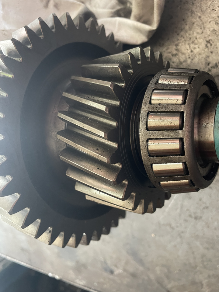 JCB 535 527 - wałek skrzyni biegów 459M5153 - Växellåda och reservdelar för Materialhanteringsutrustning: bild 2 JCB 535 527 - wałek skrzyni biegów 459M5153 - Växellåda och reservdelar för Materialhanteringsutrustning: bild 2