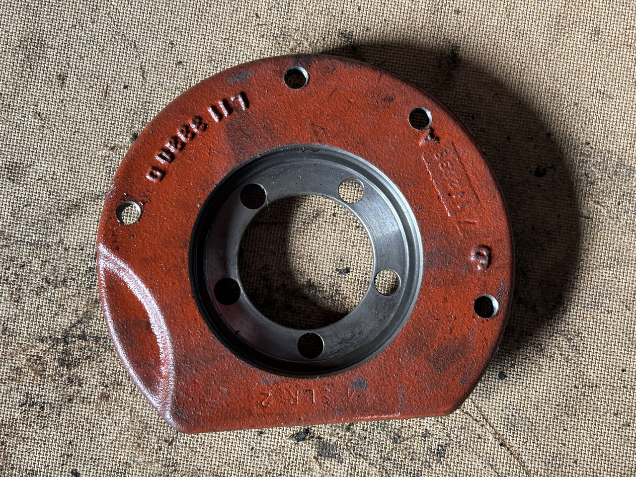 John Deere 6010 6110 6210 Obudowa Łożyska L113330 - Motorlager för Lantbruksmaskiner: bild 1 John Deere 6010 6110 6210 Obudowa Łożyska L113330 - Motorlager för Lantbruksmaskiner: bild 1