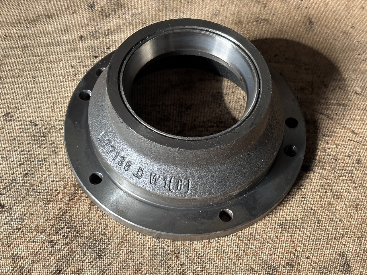 John Deere 6010 6110 6210 Obudowa Łożyska L77138 232615 - Motorlager för Lantbruksmaskiner: bild 1 John Deere 6010 6110 6210 Obudowa Łożyska L77138 232615 - Motorlager för Lantbruksmaskiner: bild 1