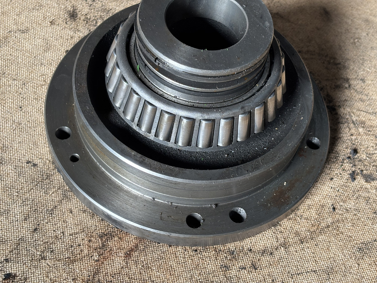 John Deere 6010 6110 6210 Pokrywa Łożyska Pierścień Łożysko L102019 AL112560 AL156506 - Motorlager för Lantbruksmaskiner: bild 1 John Deere 6010 6110 6210 Pokrywa Łożyska Pierścień Łożysko L102019 AL112560 AL156506 - Motorlager för Lantbruksmaskiner: bild 1