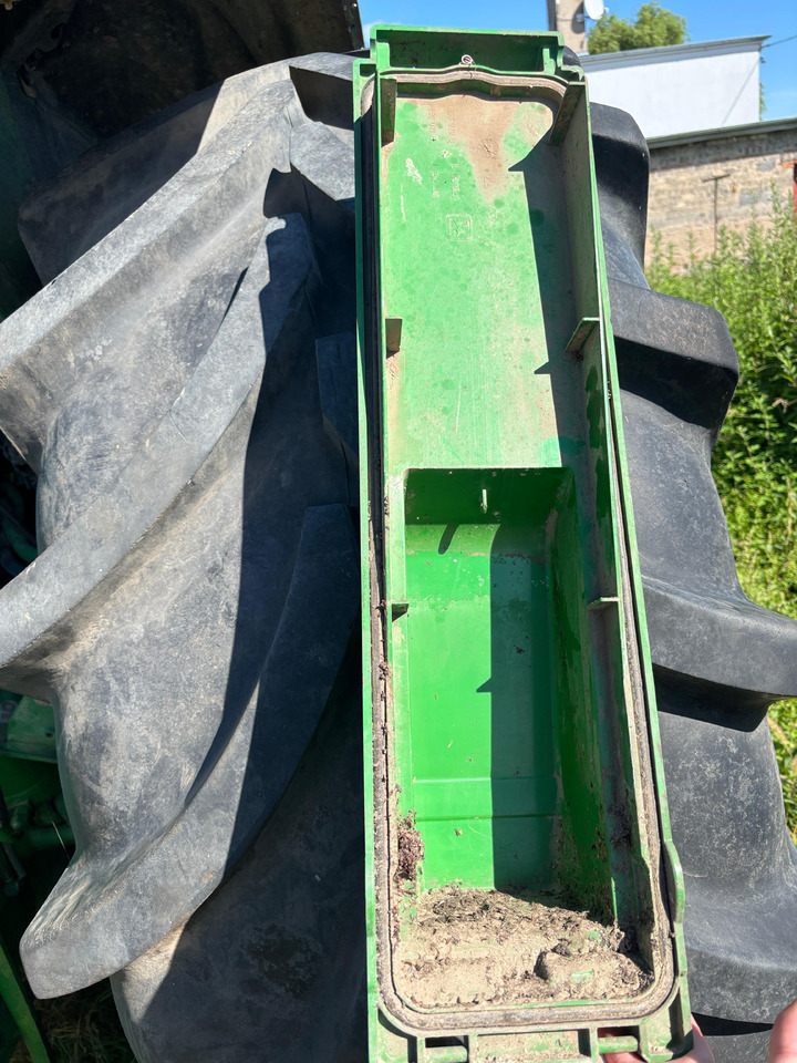 John Deere 6010 6200 6400 6510 Pokrywa obudowy filtra powietrza kabinowego AL153003 - Kabinfilter för Lantbruksmaskiner: bild 2 John Deere 6010 6200 6400 6510 Pokrywa obudowy filtra powietrza kabinowego AL153003 - Kabinfilter för Lantbruksmaskiner: bild 2