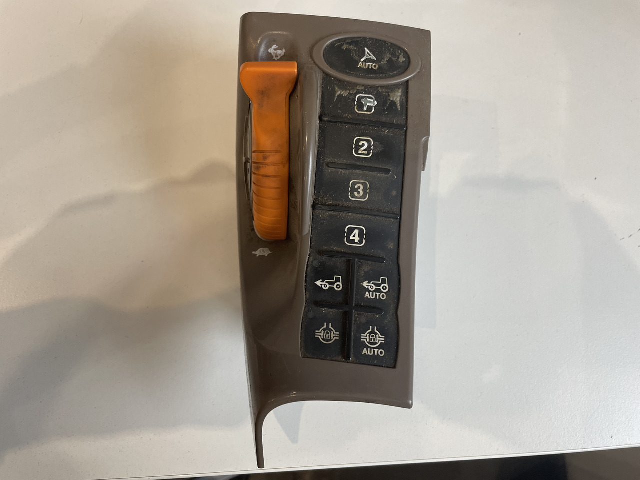 John Deere 6110R 6115R 6155R 6215R - panel sterowania prędkości RE573743 RE572110 - Instrumentbräda för Lantbruksmaskiner: bild 1 John Deere 6110R 6115R 6155R 6215R - panel sterowania prędkości RE573743 RE572110 - Instrumentbräda för Lantbruksmaskiner: bild 1