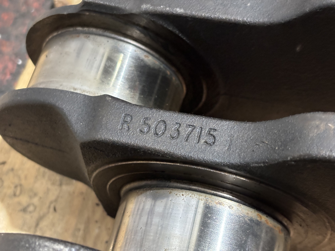 John Deere R503715 RE506195 HRE-506195 NRE506195 TR503715 Wał Korbowy - Vevaxel för Lantbruksmaskiner: bild 1 John Deere R503715 RE506195 HRE-506195 NRE506195 TR503715 Wał Korbowy - Vevaxel för Lantbruksmaskiner: bild 1