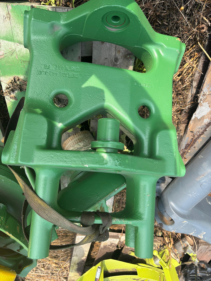 John Deere Wspornik przedniej osi AL82768 L102442 - Framaxel för Lantbruksmaskiner: bild 1 John Deere Wspornik przedniej osi AL82768 L102442 - Framaxel för Lantbruksmaskiner: bild 1