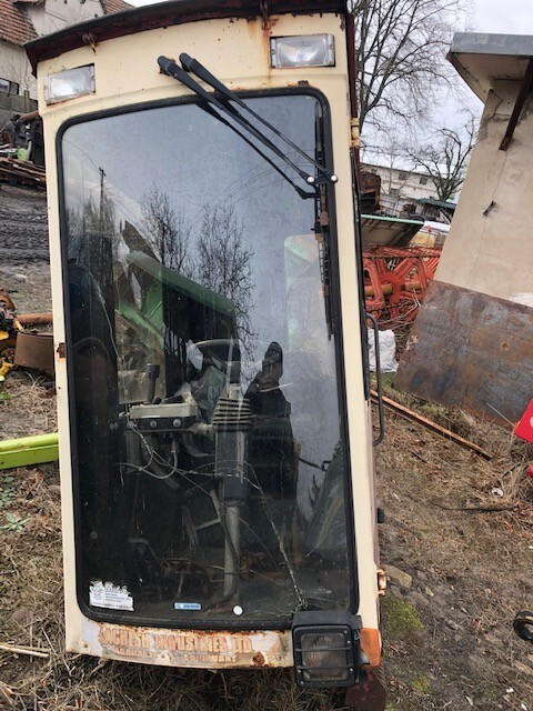 Kabina - Hytt för Lantbruksmaskiner: bild 1 Kabina - Hytt för Lantbruksmaskiner: bild 1