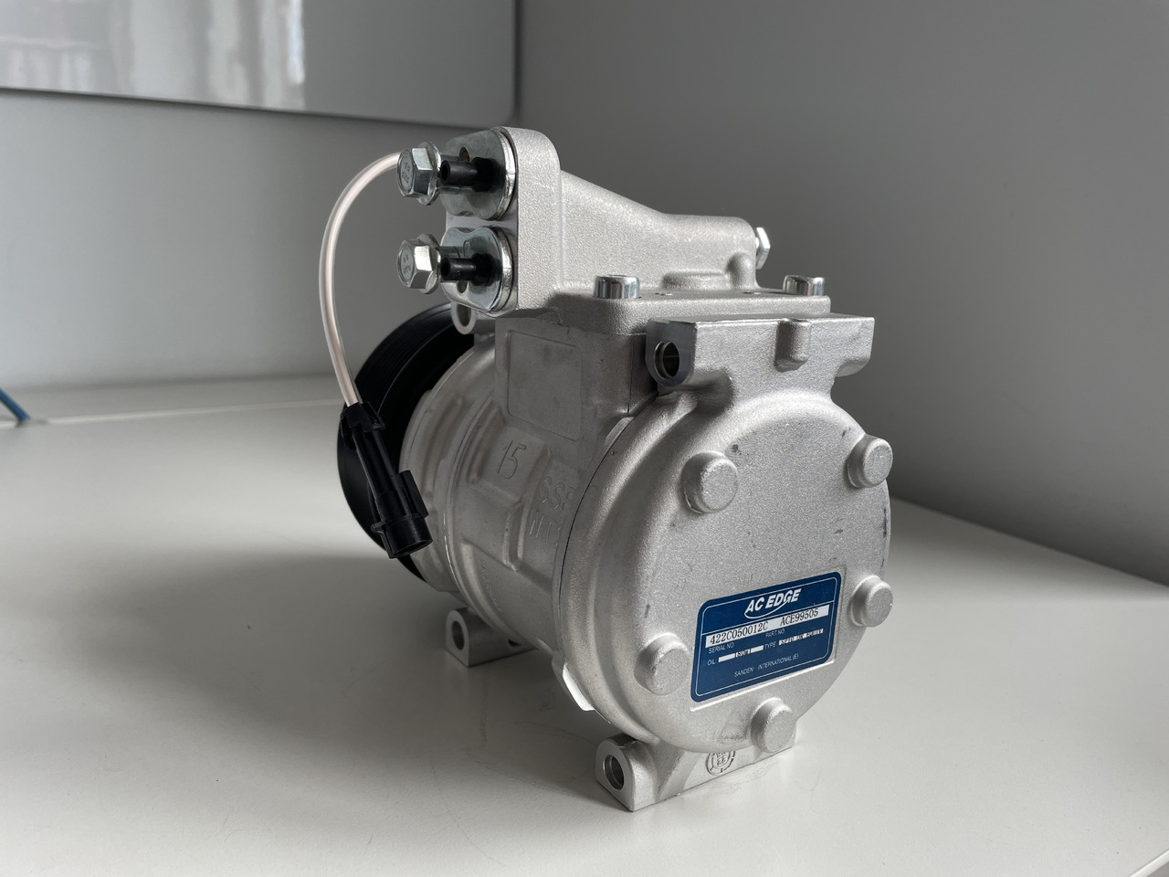 Kompresor sprężarka klimatyzacji John Deere 3000 5000 6000 7000 Claas Ares 10B17-ACE99505 - A/C kompressor för Lantbruksmaskiner: bild 2 Kompresor sprężarka klimatyzacji John Deere 3000 5000 6000 7000 Claas Ares 10B17-ACE99505 - A/C kompressor för Lantbruksmaskiner: bild 2