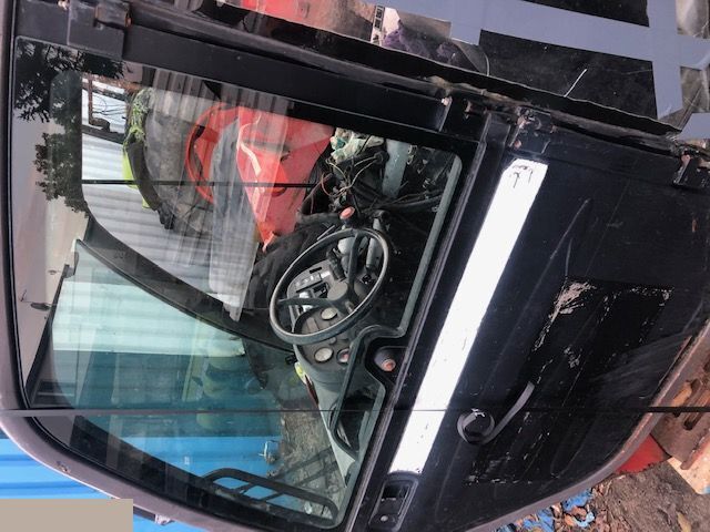 Manitou - Kabina - Hytt för Lantbruksmaskiner: bild 1 Manitou - Kabina - Hytt för Lantbruksmaskiner: bild 1