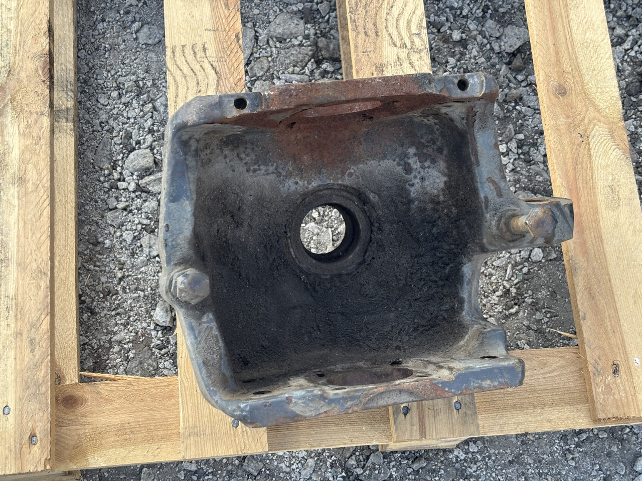 Massey Ferguson 5613 D6 Zwrotnica - Styrspindel för Lantbruksmaskiner: bild 1 Massey Ferguson 5613 D6 Zwrotnica - Styrspindel för Lantbruksmaskiner: bild 1