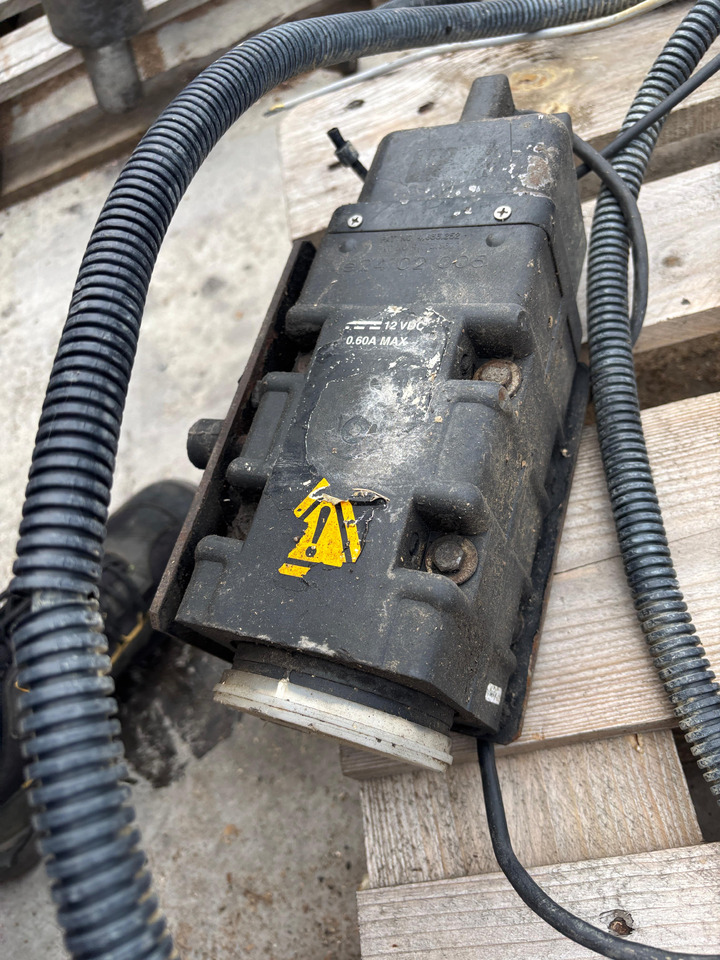 Massey Ferguson, Landini, Claas Radar Sensor Czujnik Prędkości Miernik Areału 3714290M2 - Sensor för Lantbruksmaskiner: bild 2 Massey Ferguson, Landini, Claas Radar Sensor Czujnik Prędkości Miernik Areału 3714290M2 - Sensor för Lantbruksmaskiner: bild 2