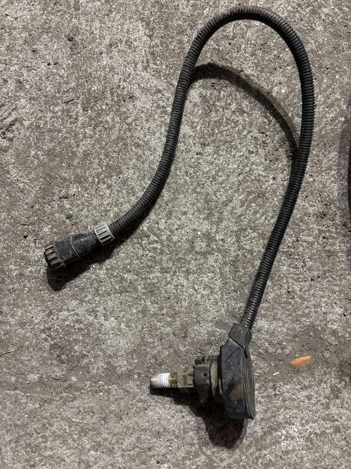 Massey Fergusson 30 32 36 7256 7274 7278 - czujnik elektromagnesu D28780404 - Sensor för Lantbruksmaskiner: bild 1 Massey Fergusson 30 32 36 7256 7274 7278 - czujnik elektromagnesu D28780404 - Sensor för Lantbruksmaskiner: bild 1