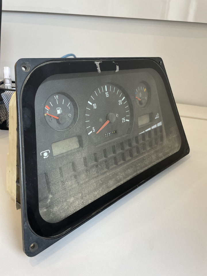 Massey Fergusson 8160 - licznik zegary 3712846M95 - Instrumentbräda för Lantbruksmaskiner: bild 1 Massey Fergusson 8160 - licznik zegary 3712846M95 - Instrumentbräda för Lantbruksmaskiner: bild 1