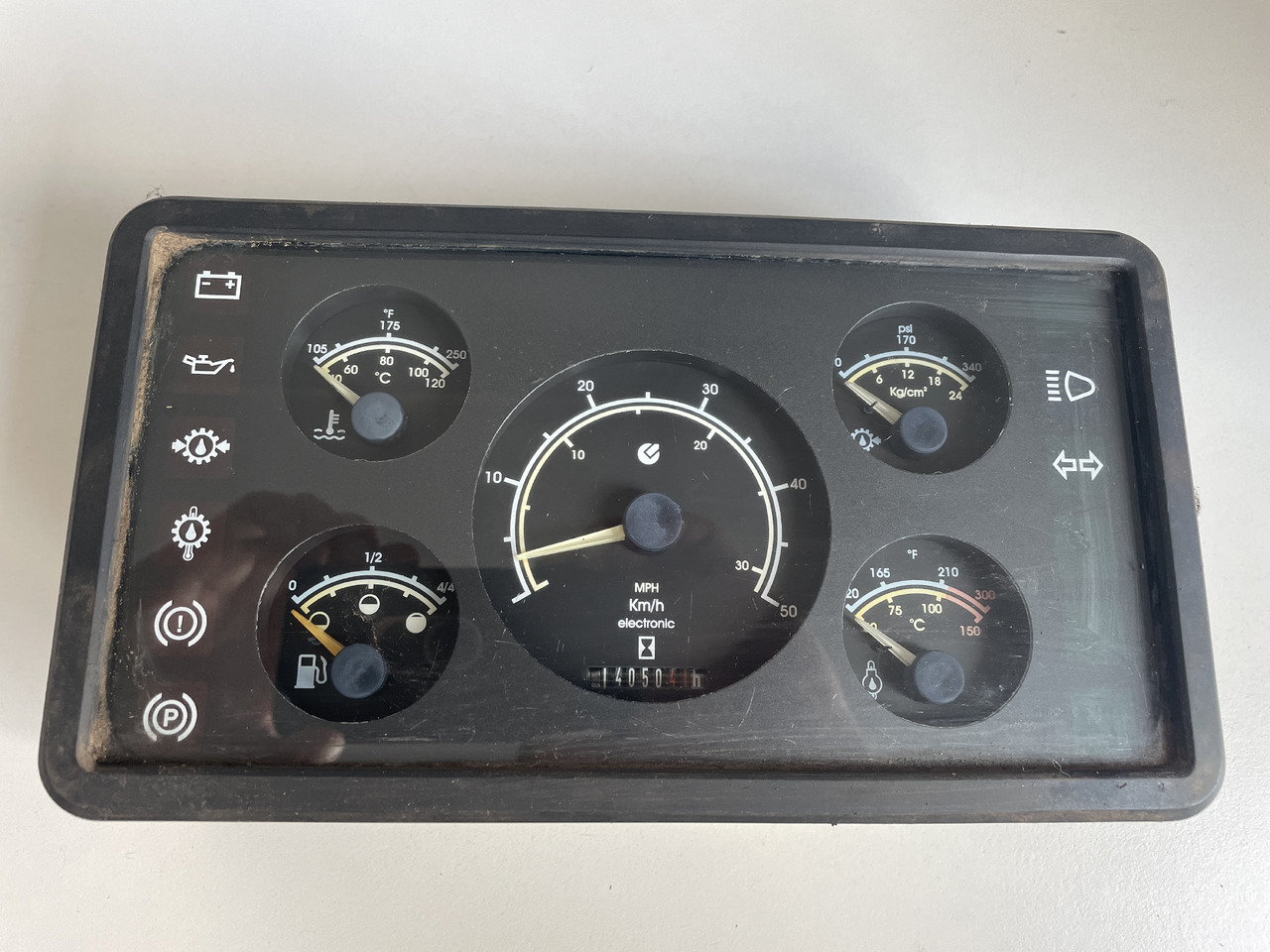 Matbro TS260 TS280 - licznik zegary - Instrumentbräda för Materialhanteringsutrustning: bild 1 Matbro TS260 TS280 - licznik zegary - Instrumentbräda för Materialhanteringsutrustning: bild 1