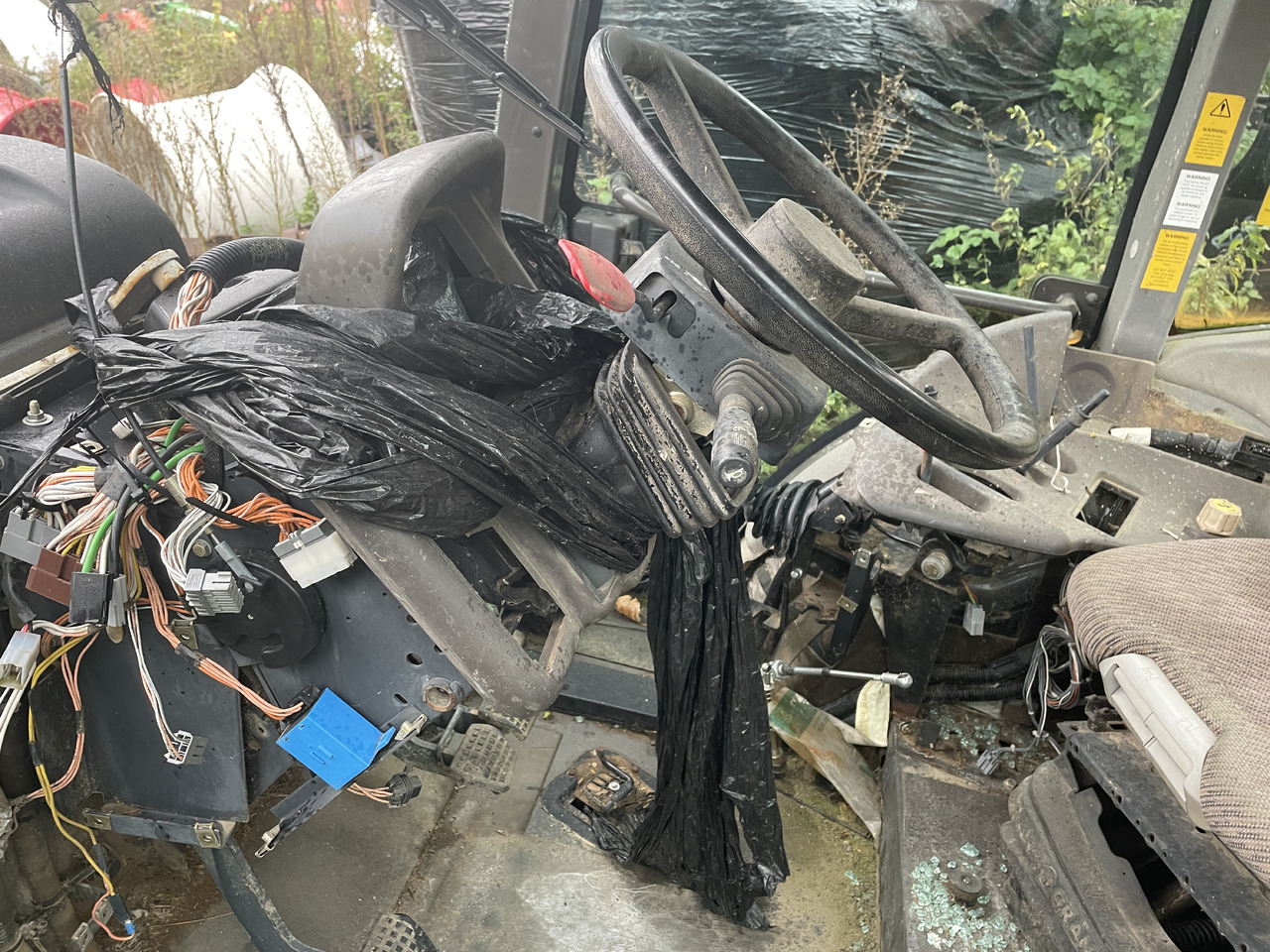 New Holland Renault Ares - kabina kompletna - Hytt för Lantbruksmaskiner: bild 5 New Holland Renault Ares - kabina kompletna - Hytt för Lantbruksmaskiner: bild 5