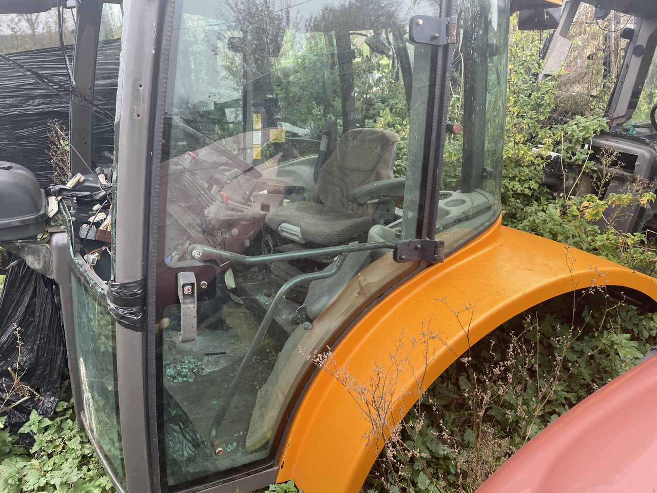 New Holland Renault Ares - kabina kompletna - Hytt för Lantbruksmaskiner: bild 2 New Holland Renault Ares - kabina kompletna - Hytt för Lantbruksmaskiner: bild 2