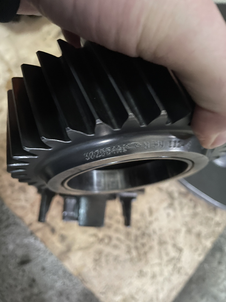 New Holland T8 Case Magnum - koło zębate pośrednie 302554A1 - Växellåda och reservdelar för Lantbruksmaskiner: bild 2 New Holland T8 Case Magnum - koło zębate pośrednie 302554A1 - Växellåda och reservdelar för Lantbruksmaskiner: bild 2