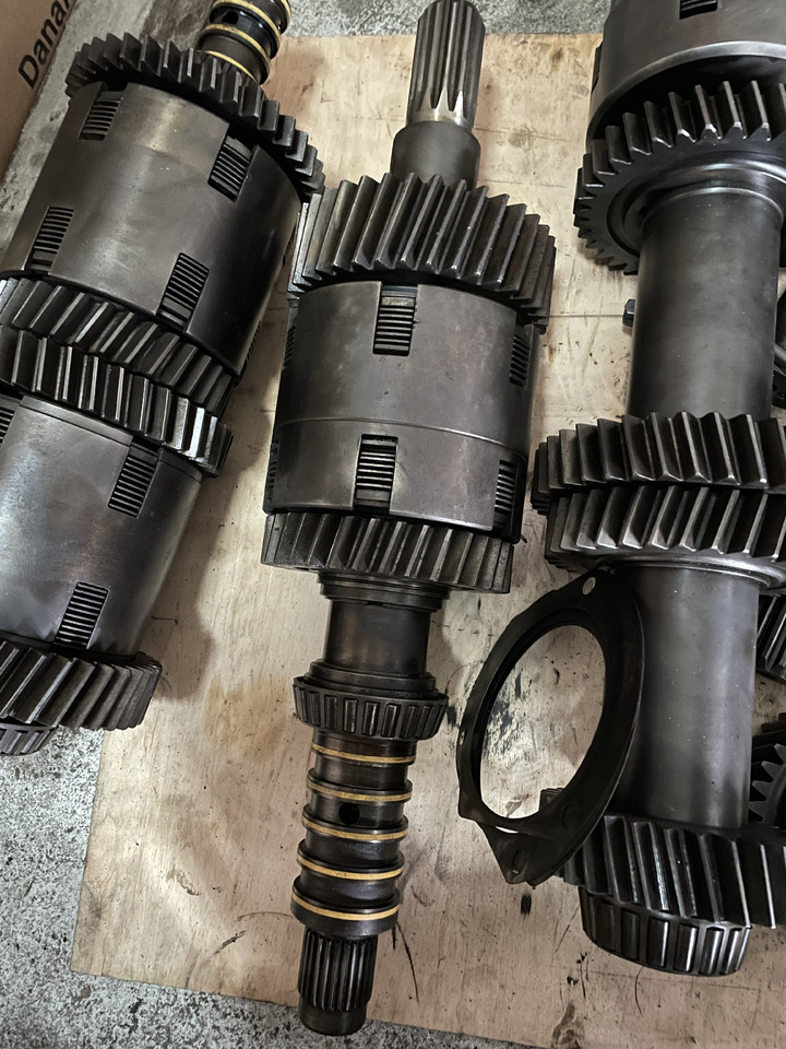 New Holland T8 Case Magnum - kosze skrzyni biegów - Växellåda och reservdelar för Lantbruksmaskiner: bild 2 New Holland T8 Case Magnum - kosze skrzyni biegów - Växellåda och reservdelar för Lantbruksmaskiner: bild 2