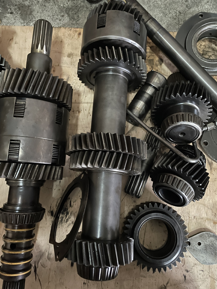 New Holland T8 Case Magnum - kosze skrzyni biegów - Växellåda och reservdelar för Lantbruksmaskiner: bild 3 New Holland T8 Case Magnum - kosze skrzyni biegów - Växellåda och reservdelar för Lantbruksmaskiner: bild 3